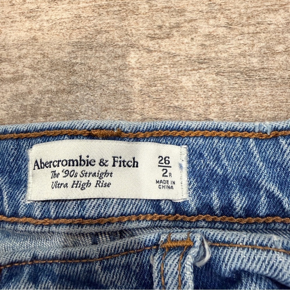 Abercrombie & Fitch | The 90’s Straight Ultra High Rise - Picture 3 of 8